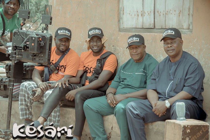 Founder Ibrahim Yekini (Itele D'Icon) with veteran Yoruba Nollywood actors on the set of Kesari